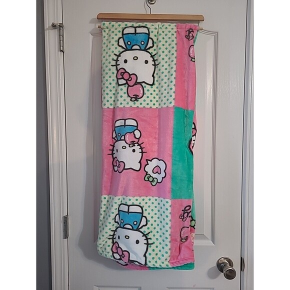 Sanrio Hello Kitty 50x70 Pink Green Apple Heart Silk Touch Throw Blanket New - Picture 5 of 7